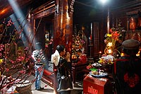 Vietnam experience : temple Lê Dai Hành